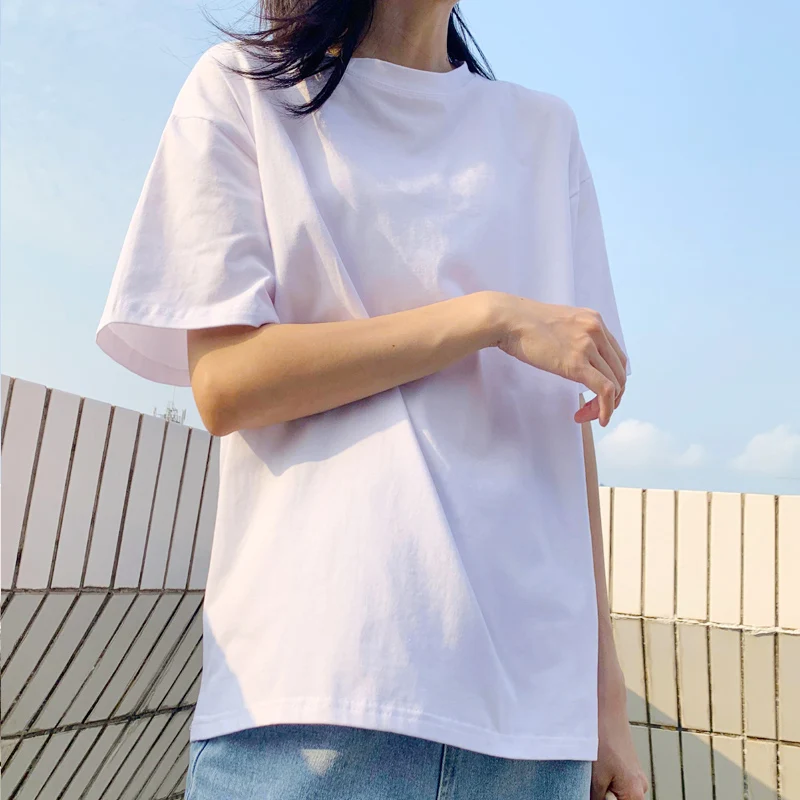 白Tシャツを選ぶべきタイミングは？学生からOLまで、シーン別に解説