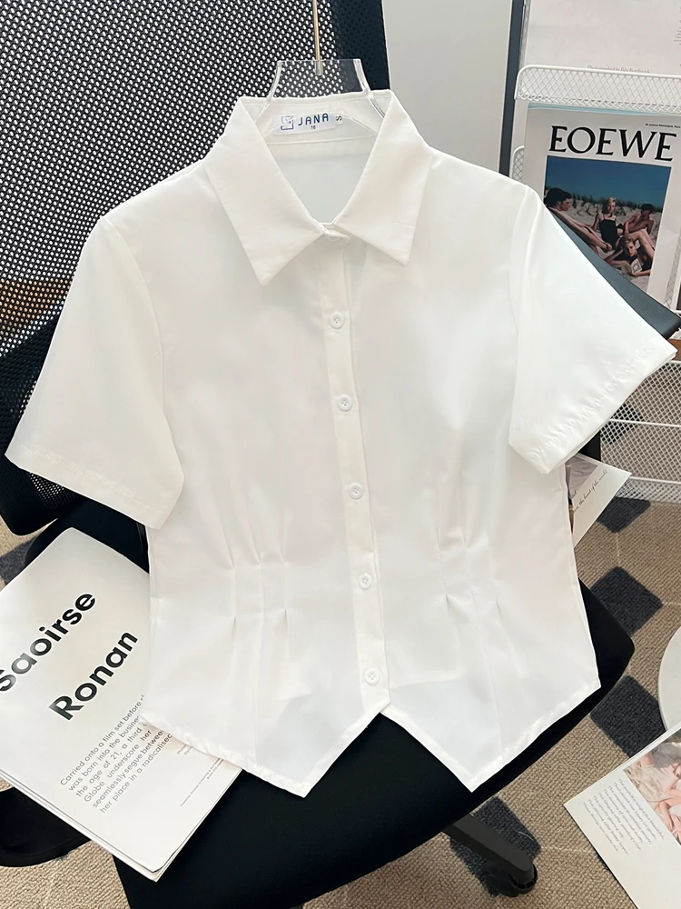 デザイン性の高い女性用JK制服ホワイトシャツ：かわいい高校制服の実用性とスタイル選定ガイド