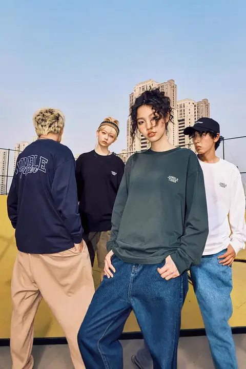 ジャングル虎デザインの長袖Tシャツ【コットン・ユニセックス・ゆったりフィット】