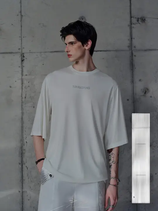グラフィックプリントのラウンドネックTシャツ【男性用・短袖・ドロップショルダー】