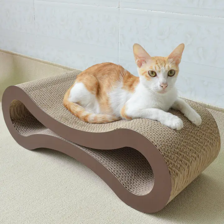 波形段ボール製の8字型キャットスクラッチャー【猫の爪研ぎ用・耐久性あり】