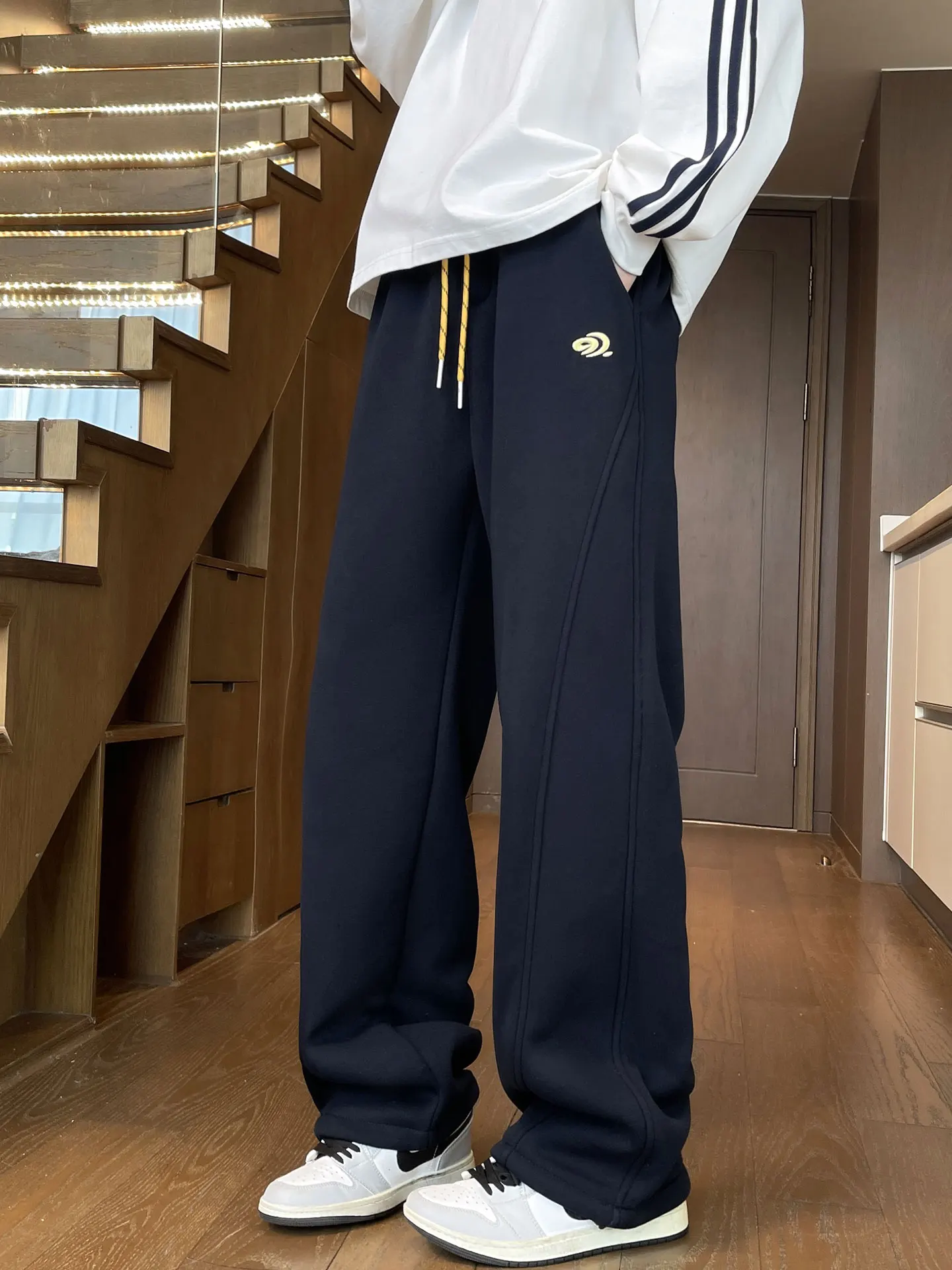 黒スウェットパンツ メンズ：佐フィリの秋冬用裏起毛ロングパンツの着用感とサイズガイド