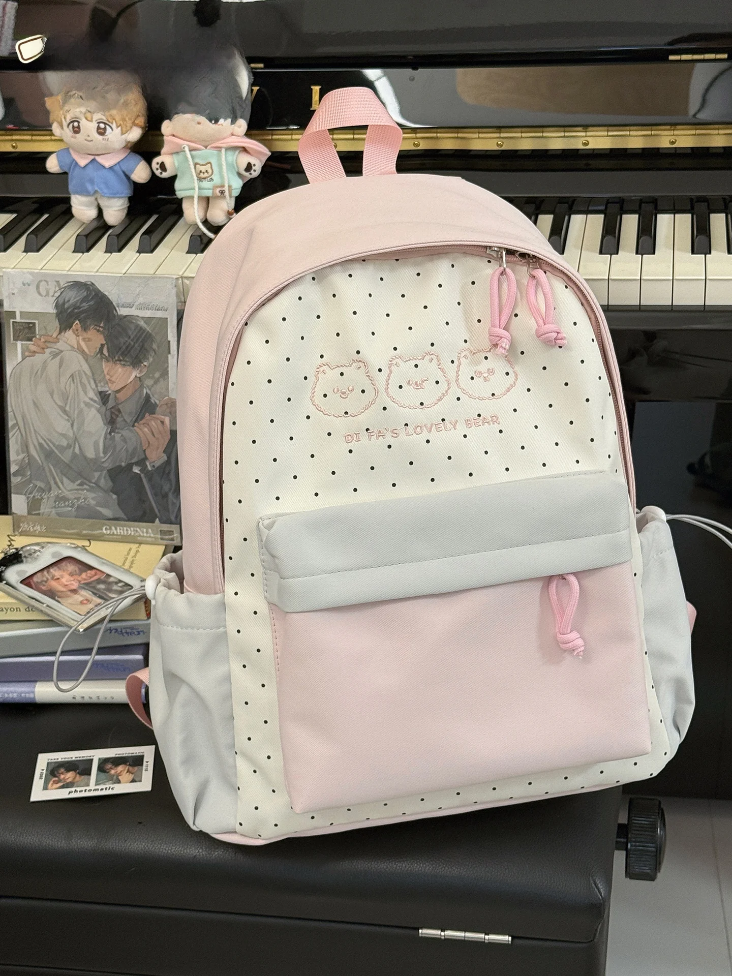 可愛らしいリュックサック：中学生女子用のカジュアルデザインと大容量を実現