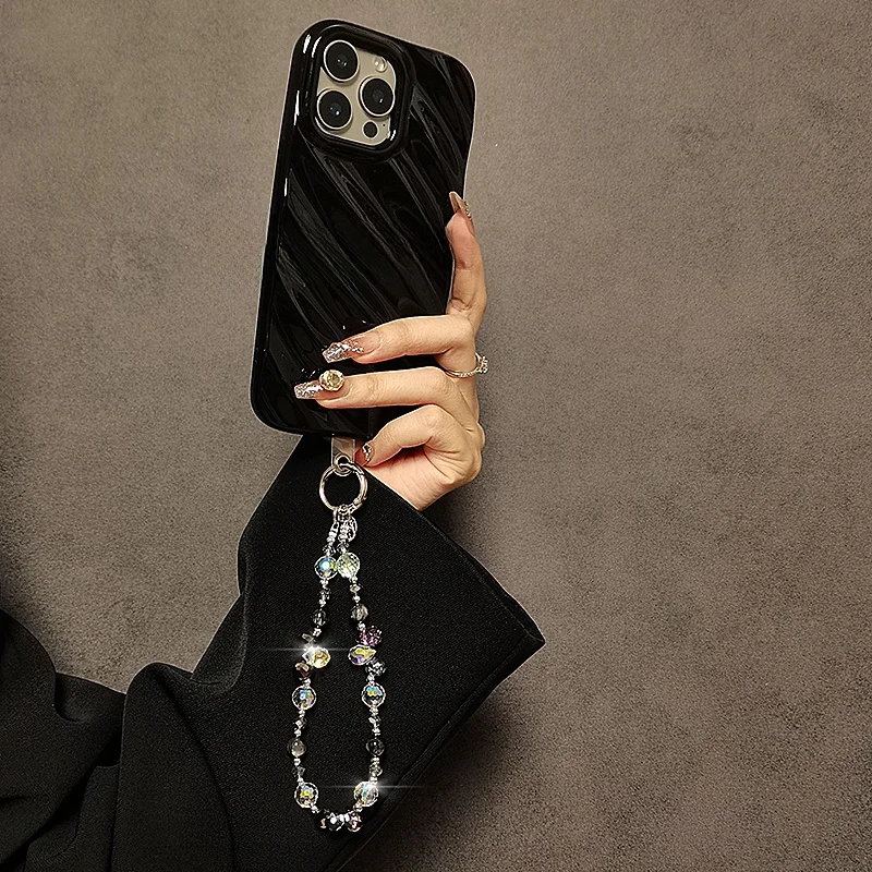 黒水晶ビーズのハンドストラップ：キーリングおしゃれの定番としての実用性とデザイン性