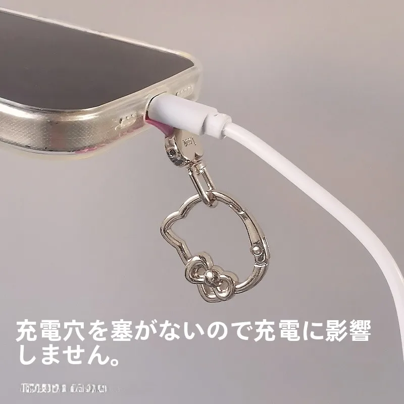 スマホに猫のデザインストラップをつけるのは、本当に必要なの？