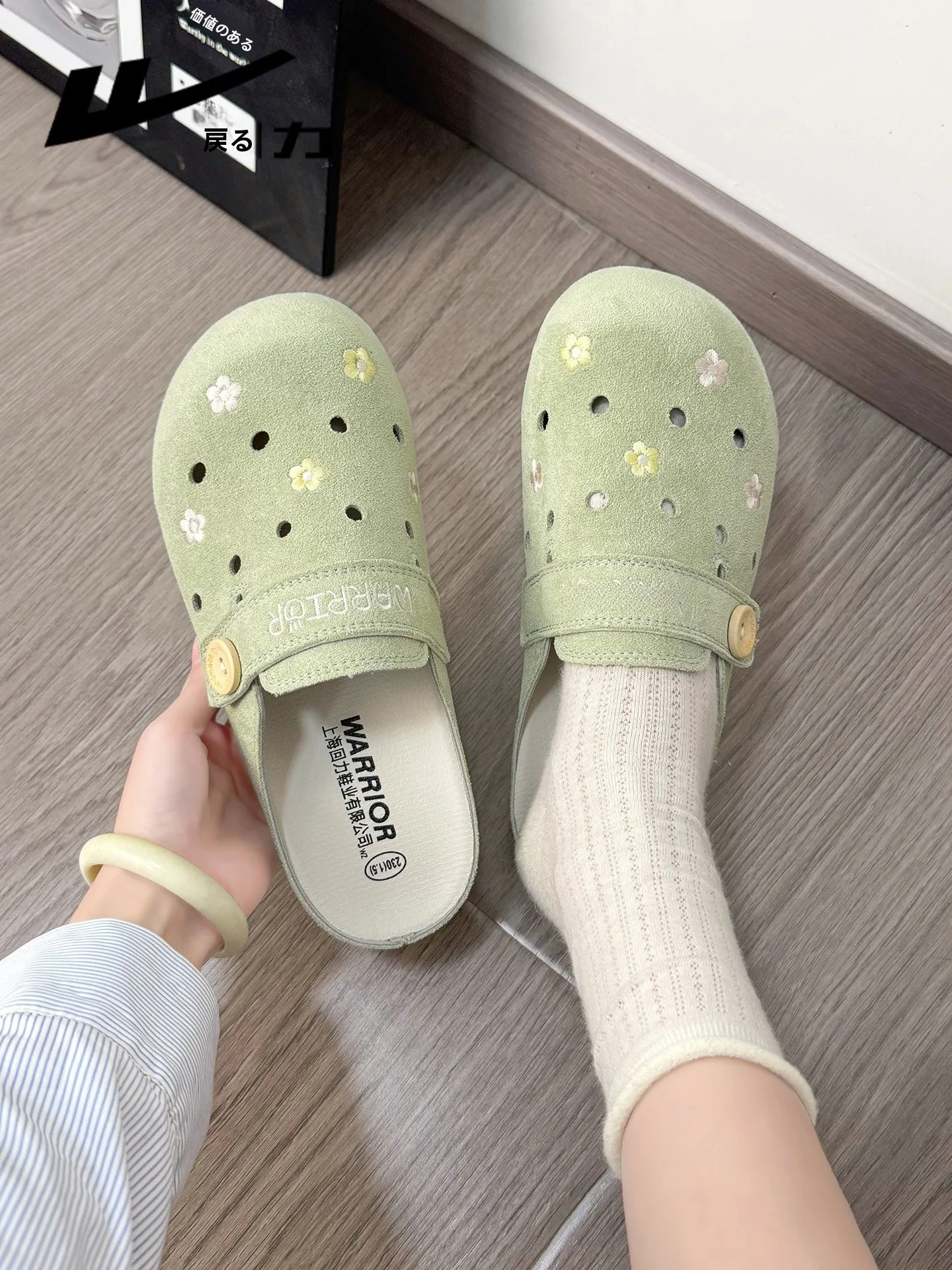 通気性抜群の女性用スリッポンシューズ：ぺたんこ靴のおしゃれで歩きやすい選択肢