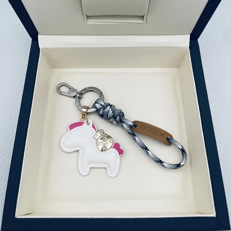 iPhoneケース キーホルダー と カバン に つける キーホルダー で、どんな生活が変わるの？