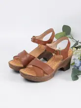 レトロデザインのバックストラップヒールサンダル【夏用・女性用・高級感】