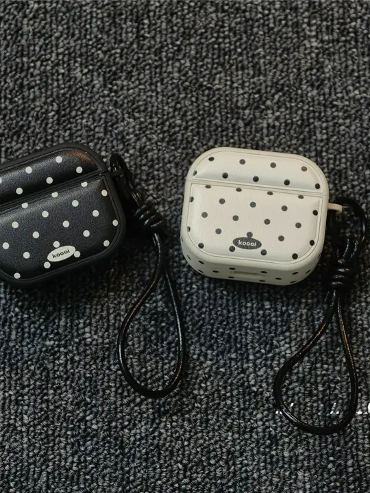レトロなシンプルデザインのモノクロドット AirPods Pro用ケース【衝撃吸収・防塵】