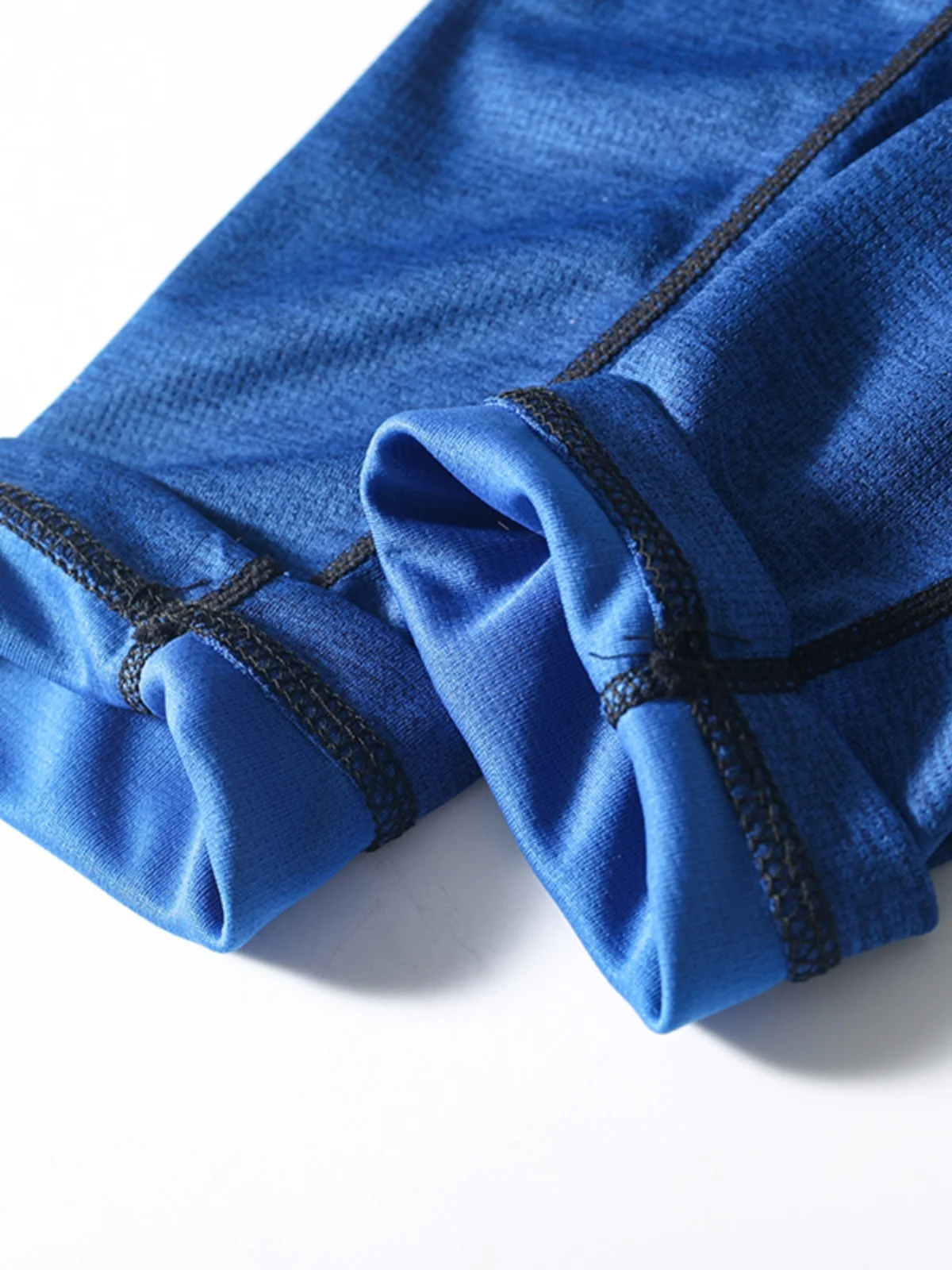 メンズ グラフィックTシャツ ブランド コラボ のデザイン別選定ガイド