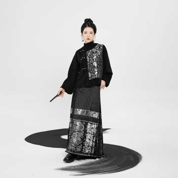 中式雲柄織りノースリーブベストとマーメイドスカート