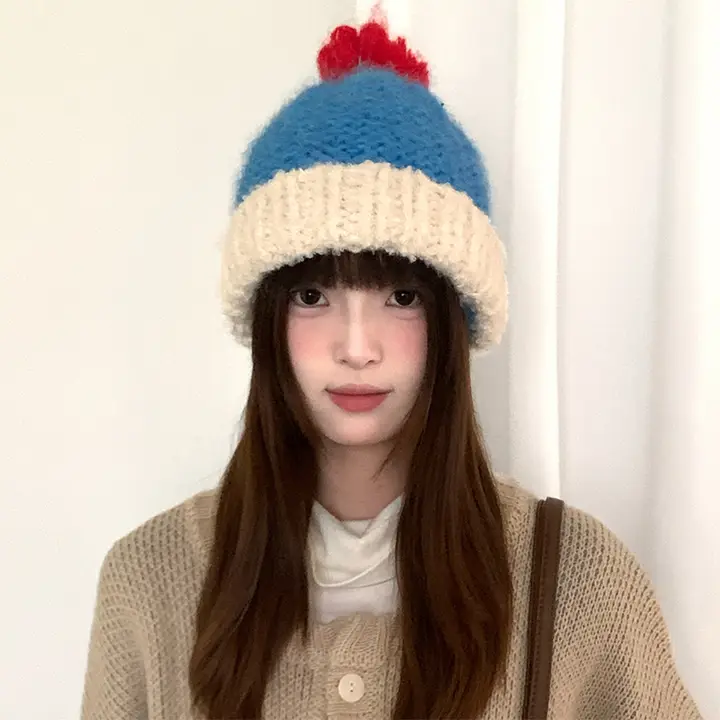 カラフルなポンポン付きニット帽【女性用・冬季・暖かい・耳を守る】