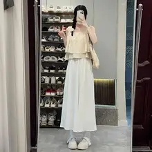 白色の高腰フレアパンツ【夏用・軽やかさ・広がりを帯びたデザイン】