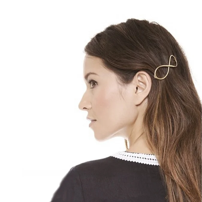40歳の髪型に合うヘアアクセサリーは？レトロゴールドメタルヘアクリップが若々しさを呼び覚ます理由
