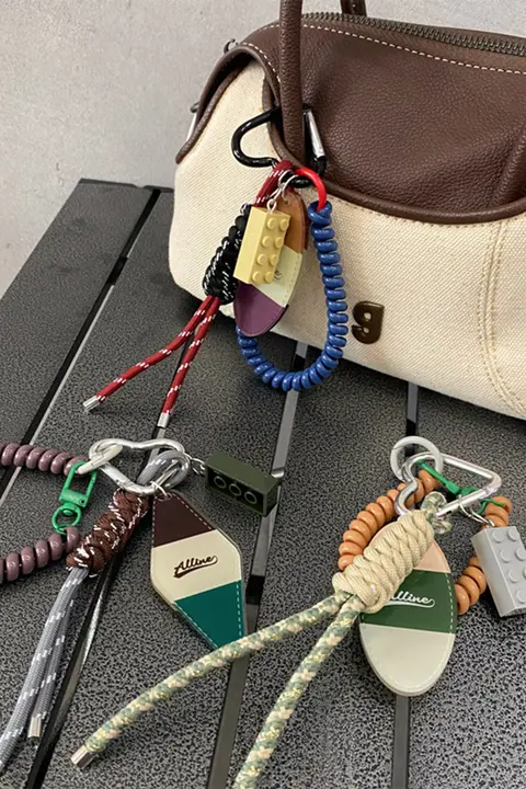 個性的なカーキーリング【編み込みストラップ・カップル対応・DIYアクセサリー】
