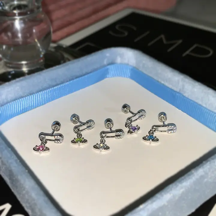 個性的なデザインの純銀ピアス【星球・サターン型・絶妙な輝き】