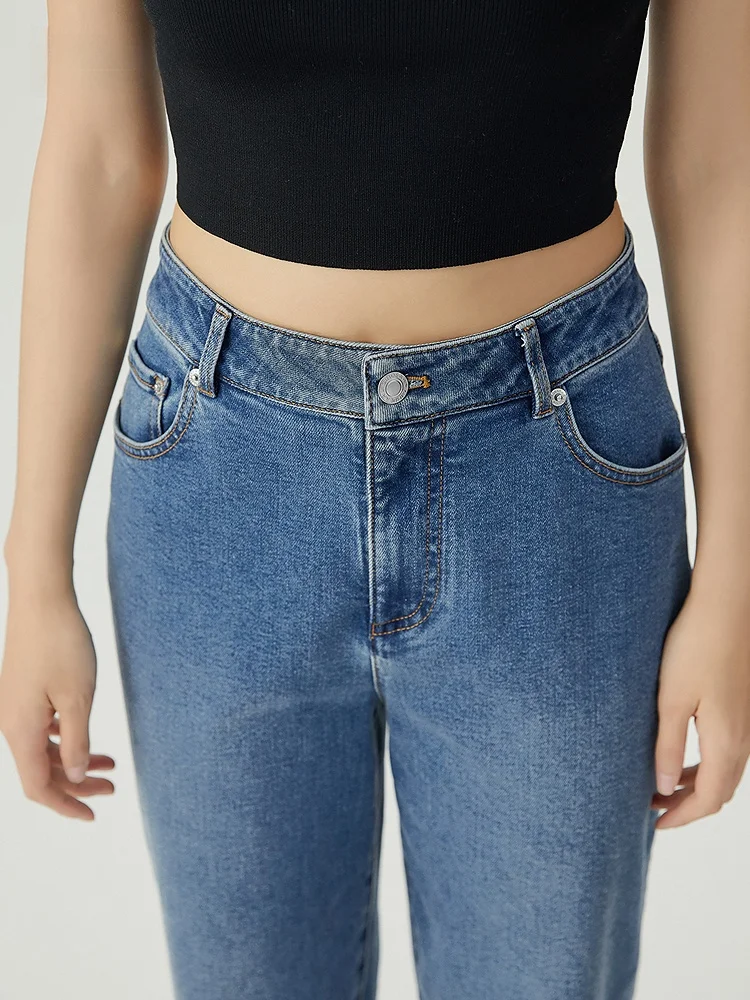 テーパードデニムの定義とは？深呼吸の九分丈テーパードデニムパンツが解決するリアルなフィット感と使い勝手