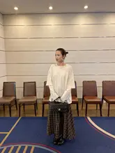 米色のリボン付きフェイクツーインワンTシャツ