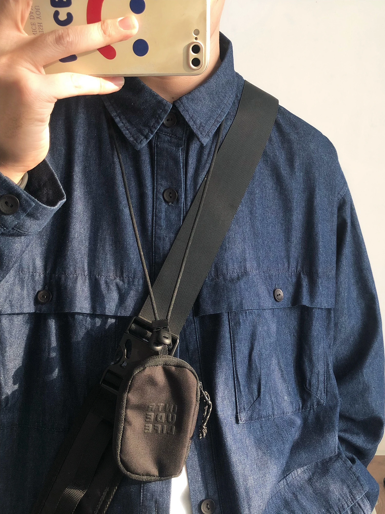 ブルーアッシュ メンズ 暗め はどんな色ですか？その色合いが似合う人の特徴とは？