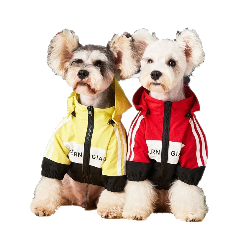 犬用アウター 秋冬用 防水素材ジャケット：雨天と寒さ対策に最適な実用性を検証