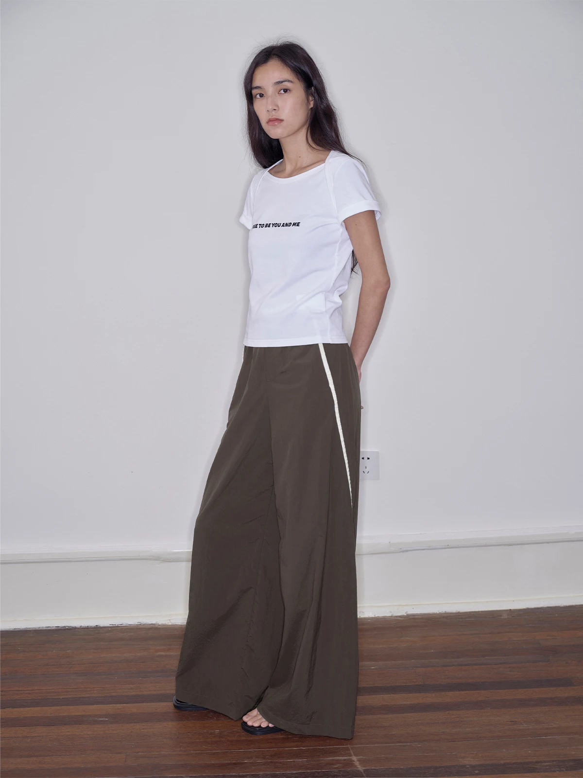 夏季デザイン首元付き半袖Tシャツ：1日カラーと1枚でもオシャレの実用性を検証