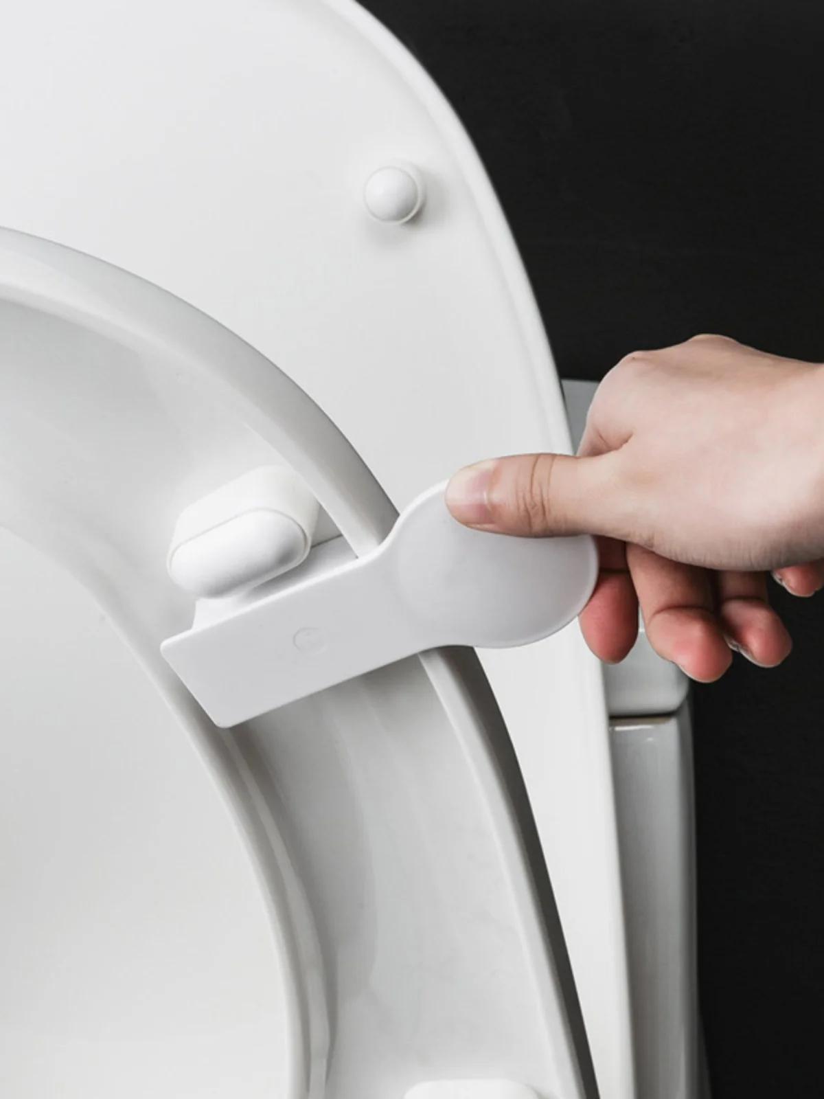 北欧風トイレ蓋持ち手：防汚設計で家庭の衛生を徹底管理