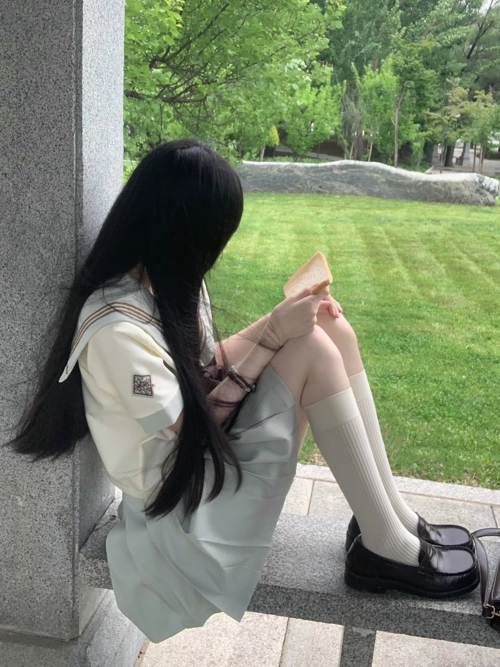 小学生修学旅行に合う服は水色のセーラー服がベスト？その理由と選び方を徹底解説