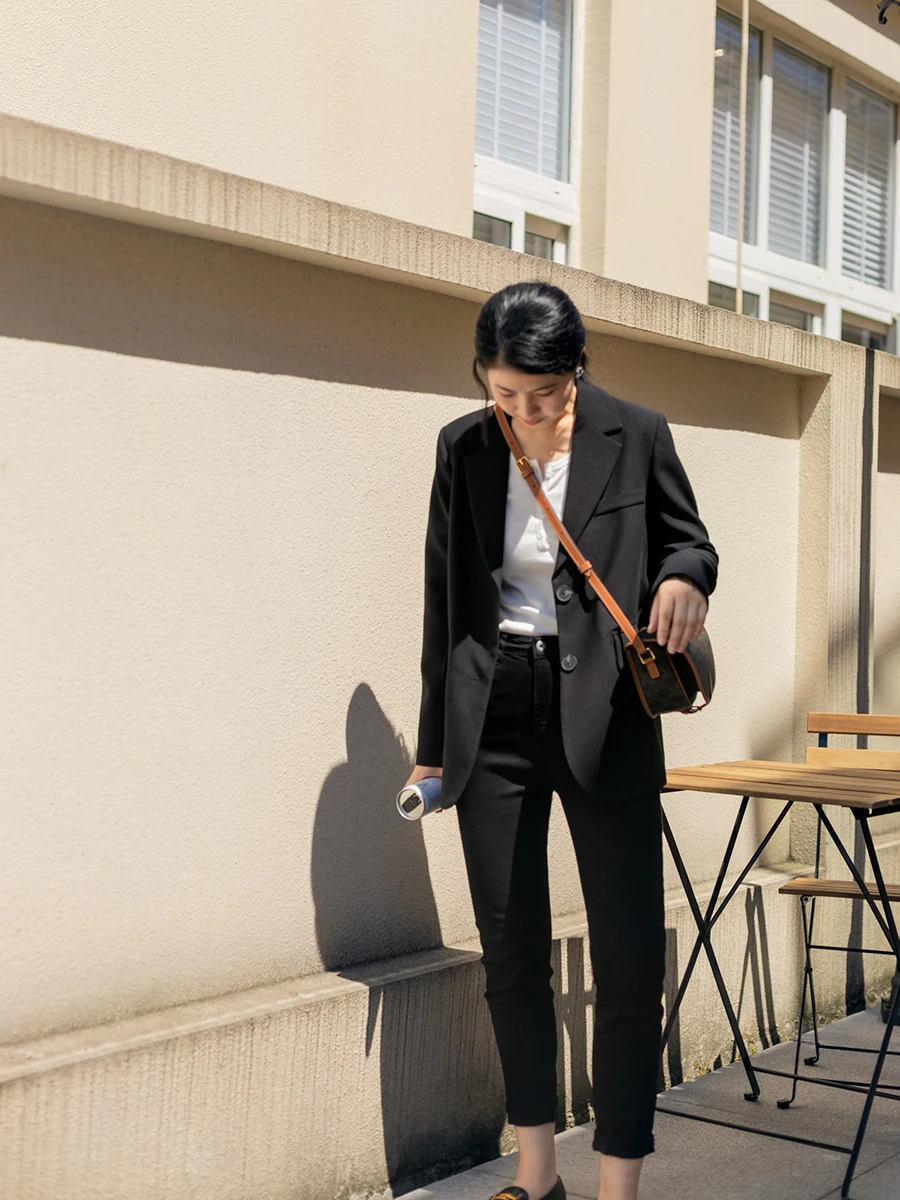 大人可愛いの本質とは？ジャケットで自然に実現するスタイルの作り方