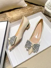 水晶付き バタフライリボンの結婚式用パンプス【低ヒール・疲れにくい・フレンチスタイル・ポインテッドトゥ・太ヒール】