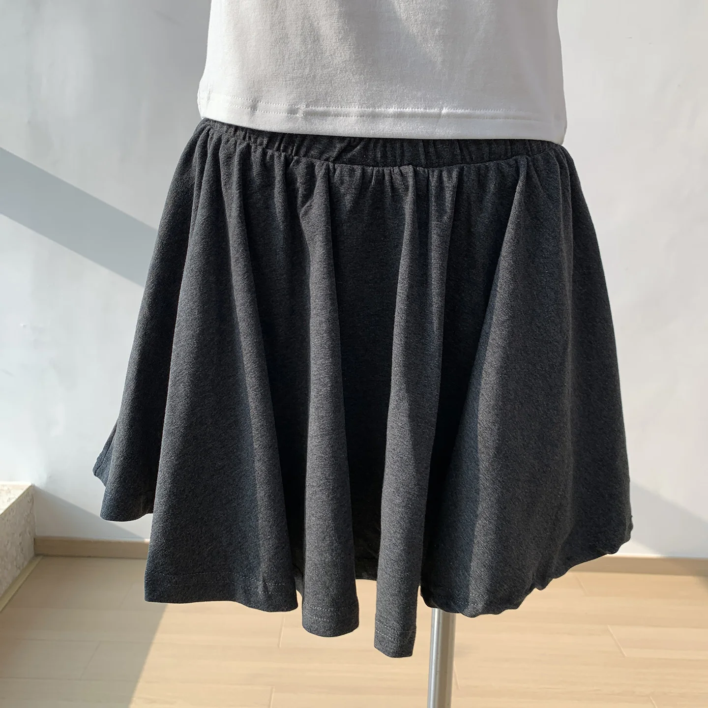 ショートパンツコーデで失敗しない方法は？バレエ風ハイウエストショートパンツが解決する3つの理由