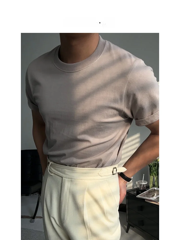 2026メンズコーデで夏の涼しさをどう選ぶ？220gコットンTシャツの選び方と実際の着こなし