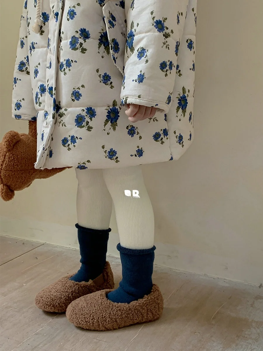 ぺたんこ靴が「かわいい」ってどう選ぶ？子どもに届けたい、冬の足元の魔法