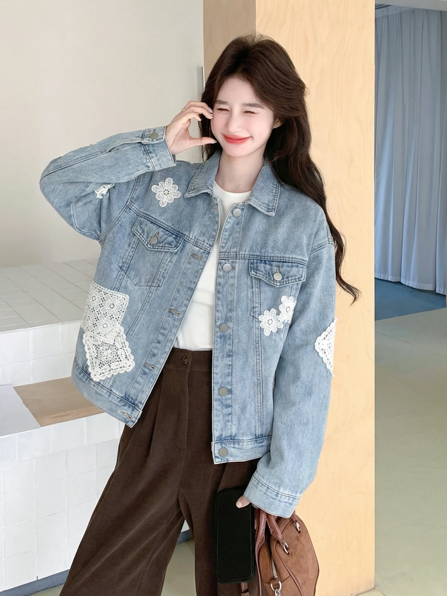 デニム刺繍が本当に注目される理由は？その中でも「ヴィンテージ風のレース花柄ジャケット」を選ぶべきか？