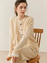 厚手のクルーネックニットカーディガン【女性用・極上の柔らかさ・シンプルデザイン】（セットアップ対応）