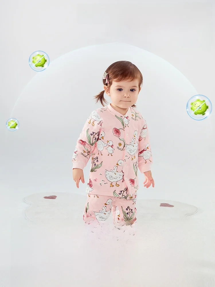 1歳の赤ちゃんにぴったりな秋冬用綿100%分体長袖シャツとパンツセット