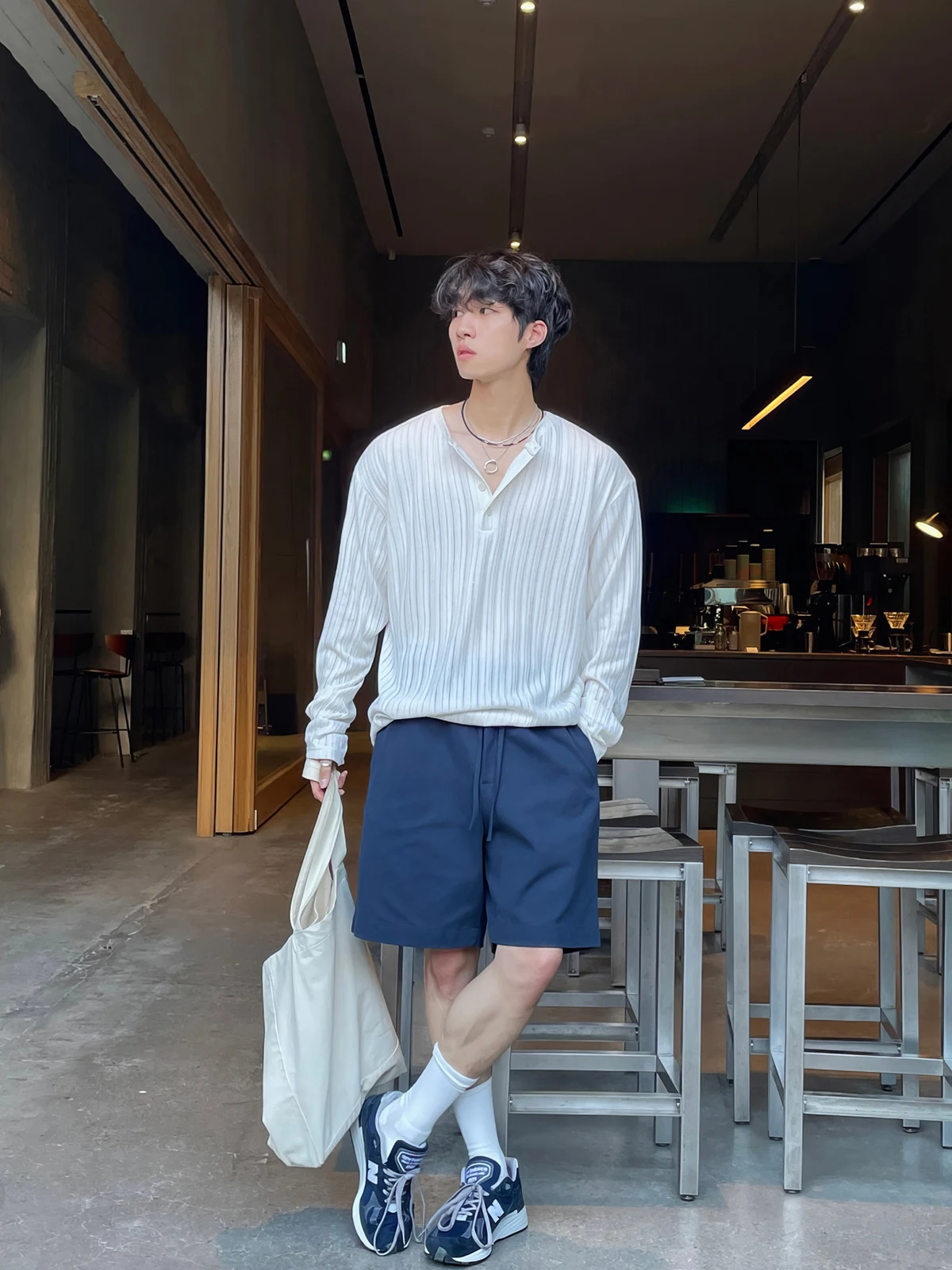 長袖Tシャツを重ね着に活かすには？シンプルなボーダーTシャツが通勤・日常で最強の選択肢になる理由