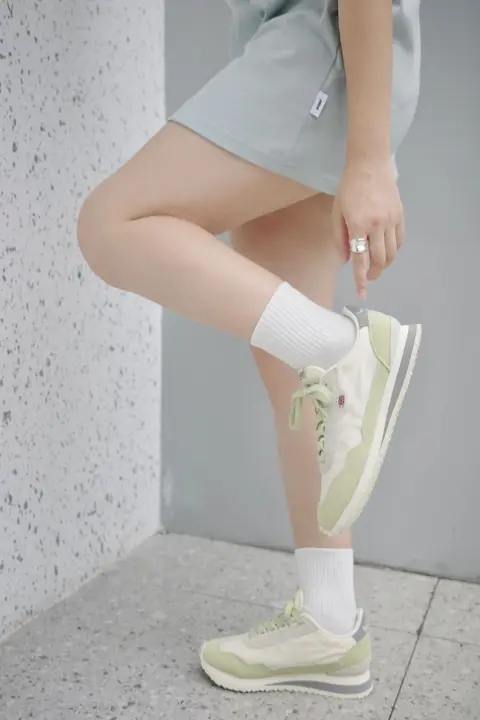 夏用ランニングシューズ【通気性・レトロデザイン・ユニセックス】
