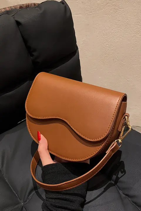 ヴィンテージ風 ショルダーバッグ【おしゃれで多用途・斜め掛け・ハーネスデザイン】