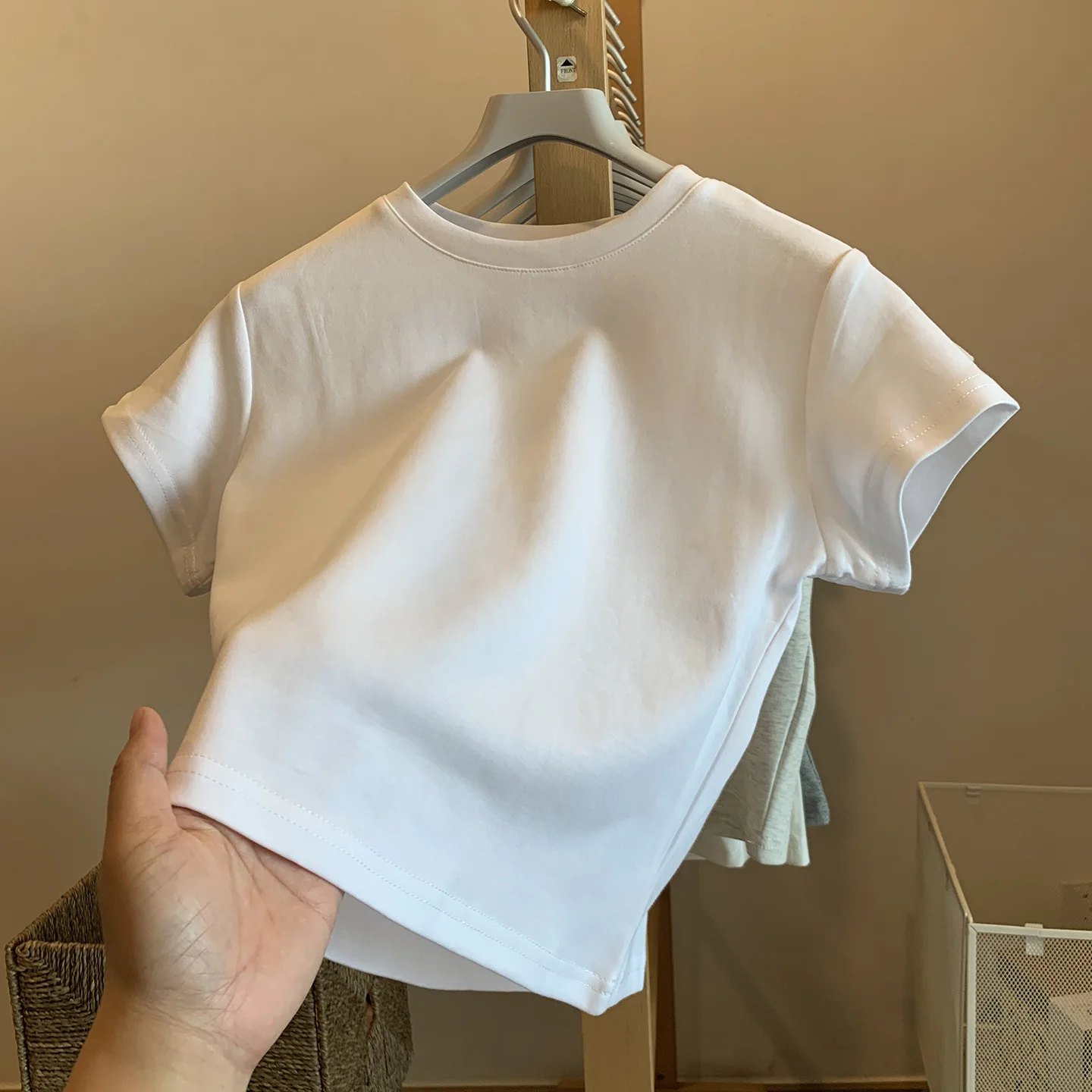 「tシャツ 小さい」はどうやって選ぶ？美式レトロのタイトフィットが解決するリアルな悩み
