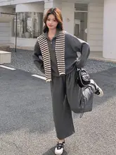感あふれるグレーのスウェットとワイドパンツの組み合わせ（セットアップ対応）