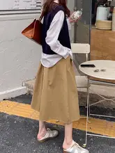 カーキ色のハイウエストAラインスカート【秋用・シンプルデザイン・中丈・体型カバー】（セットアップ対 応）