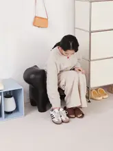 可愛い猫デザインの靴を履き替える椅子【家庭用・プラスチック製・玄関用】（セットアップ対応）