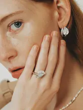 葉影デザインの白水晶リング【純銀製・高級感あるオリジナルデザイン】