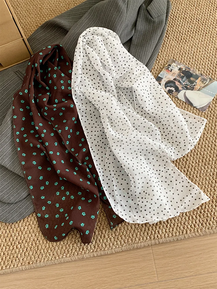 スカーフ 柄の素材とデザイン：夏季用細長いレトロスタイルスカーフの実用性解析