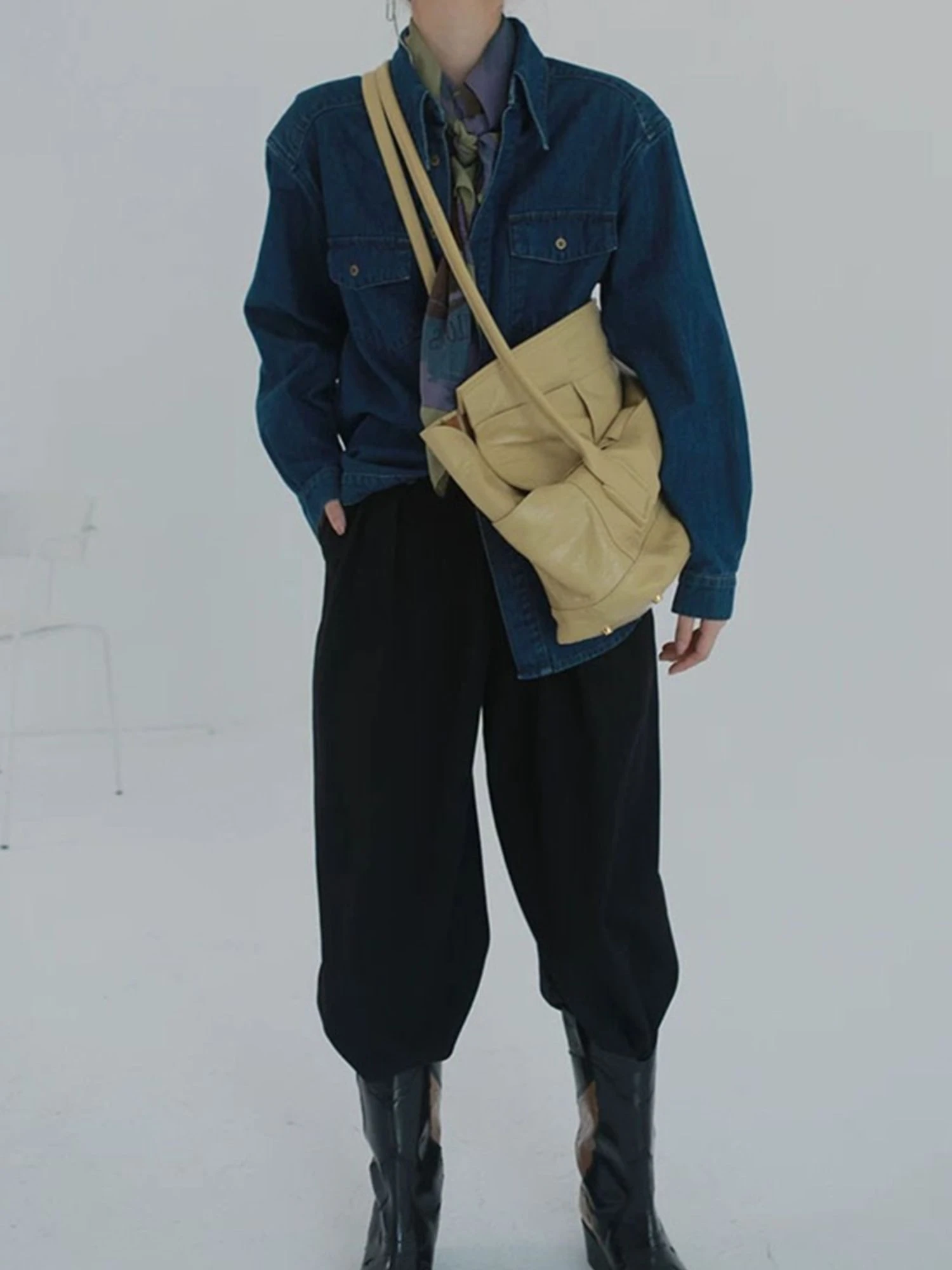 大人可愛い服 40代コーデ | レトロな青デニムシャツで心を落ち着かせる完全ガイド
