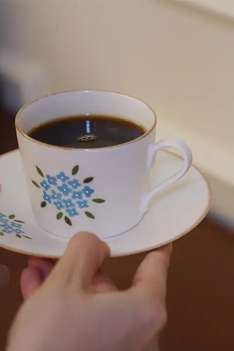 手作りの小容量コーヒーカップとソーサー【景徳鎮陶器・ティーセット・精巧なトレイ】（セットアップ対応）