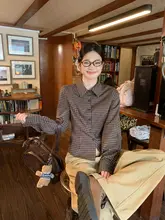 チェック柄のレディースシャツ【短丈・長袖・フィットデザイン】