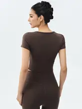 DCW フィットネス用タンクトップ【ショート丈・フラットネック・極上の柔らかさ ・ブラ付き・ヨガやランニングに最適】
