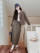 深い茶色のレトロ風デザインコートとスカート【ミニマルスタイル・秋用・女性用】（セットアップ対応）