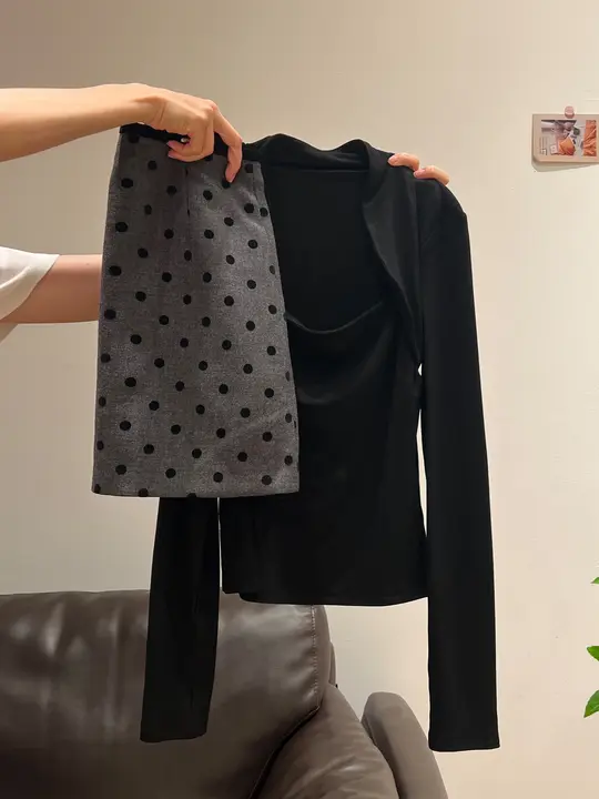 おしゃれなAラインドットスカートと組み合わせた方形ネック長袖Tシャツ【秋用・ファッション】（セットアップ対応）